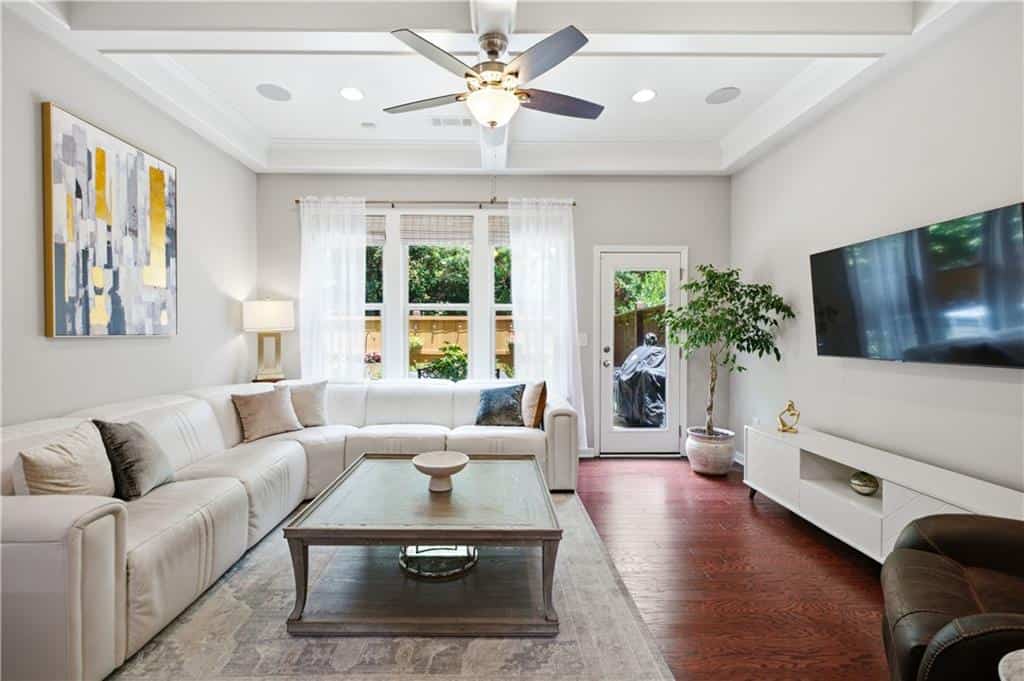 Listing photo 6