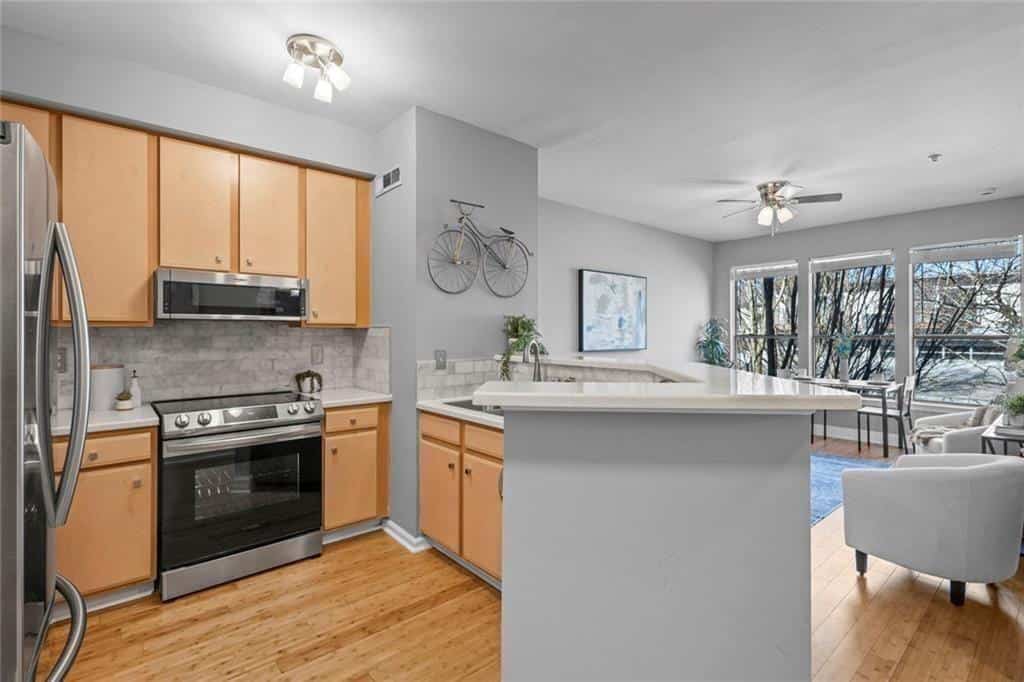 Listing photo 6