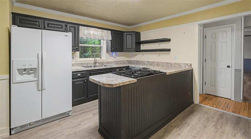Listing photo 6