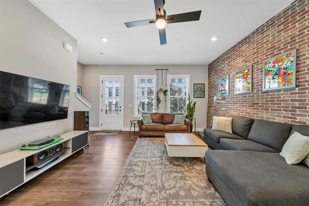 Listing photo 6