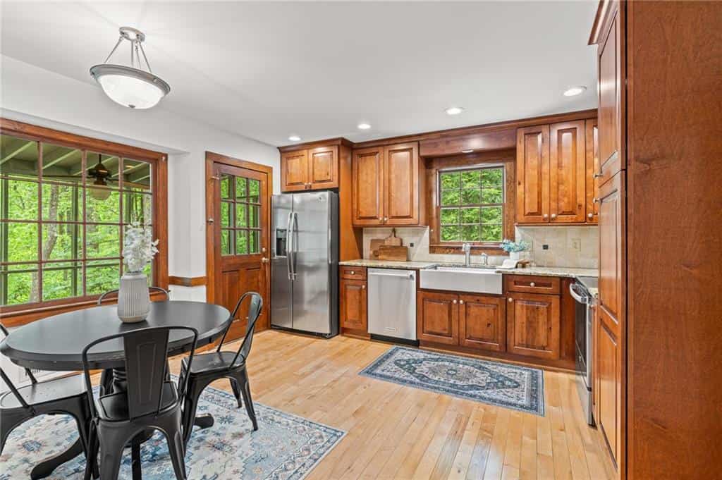 Listing photo 6