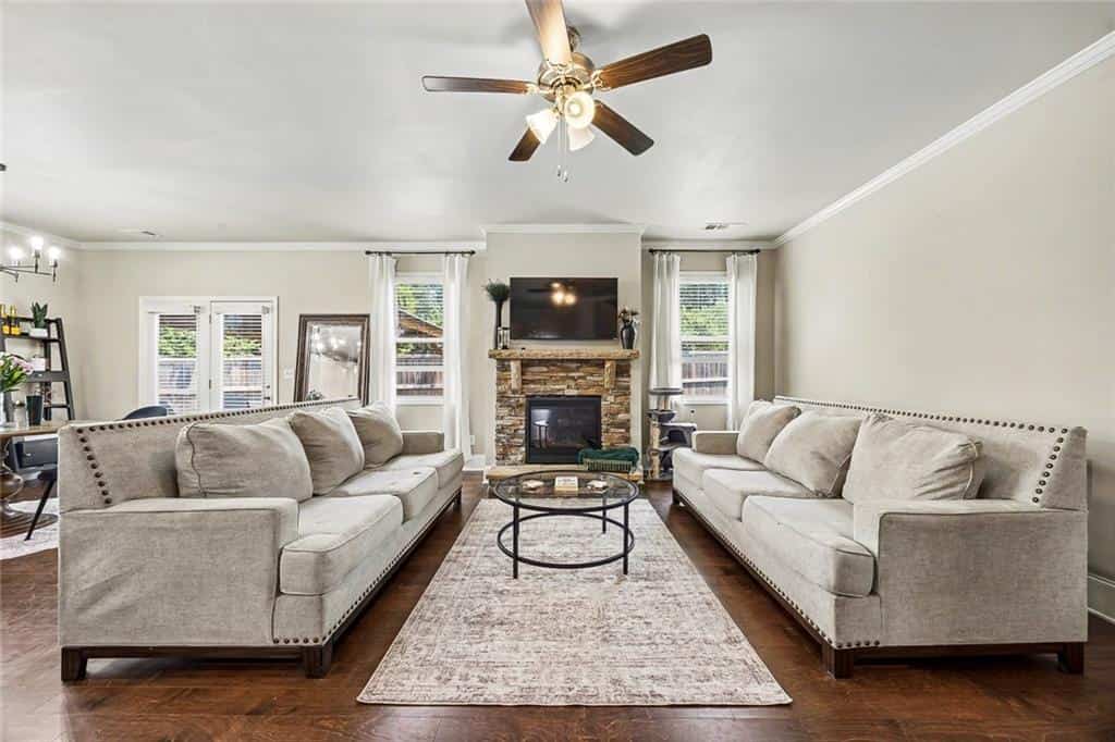 Listing photo 3