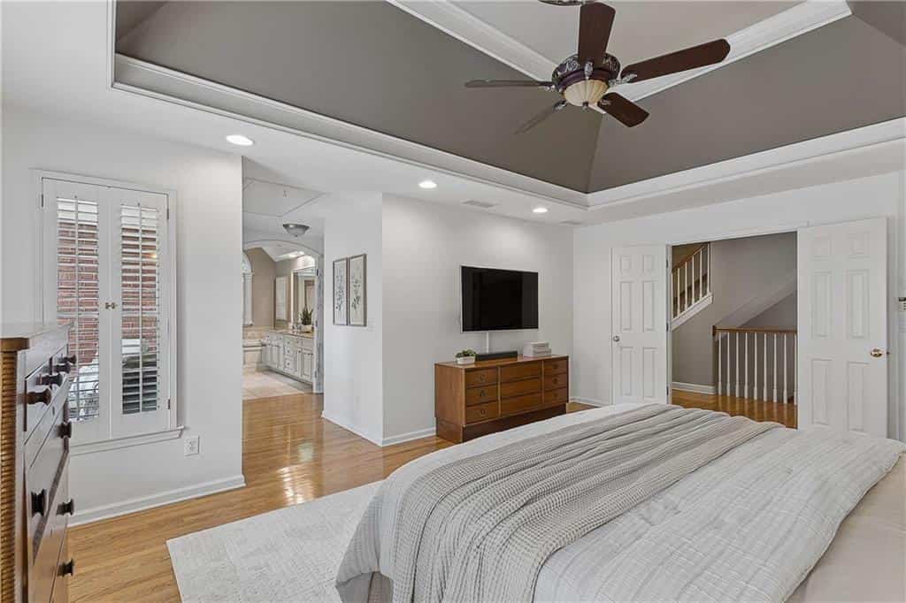 Listing photo 6