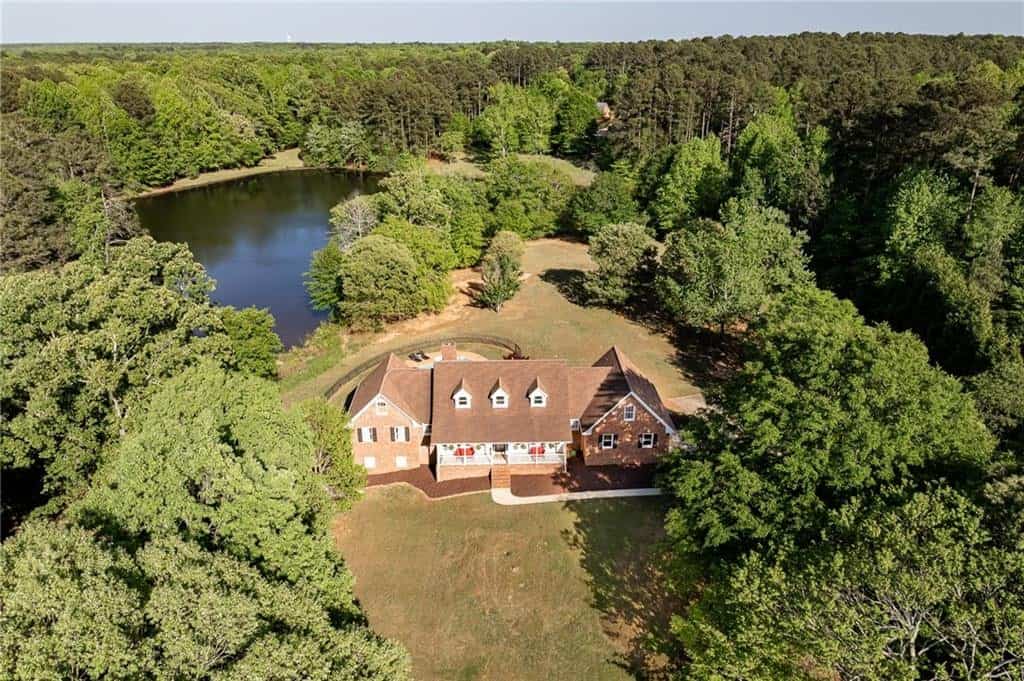 136 Hidden Lake Drive, Hull, GA 30646
