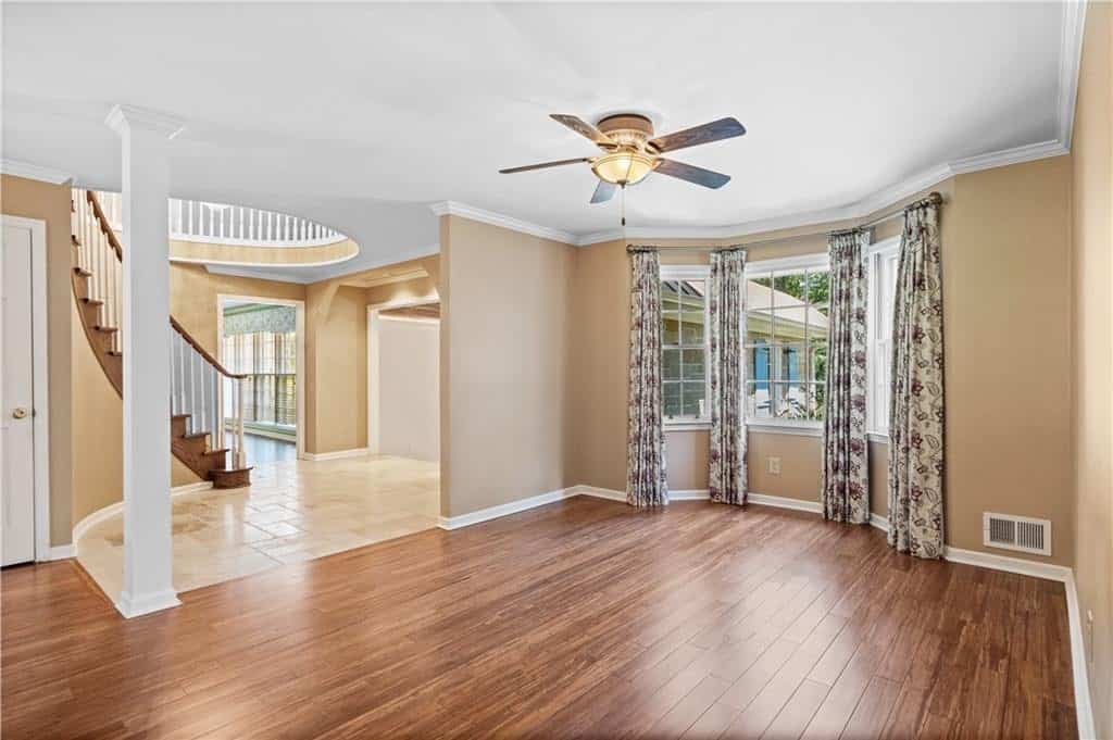 Listing photo 3