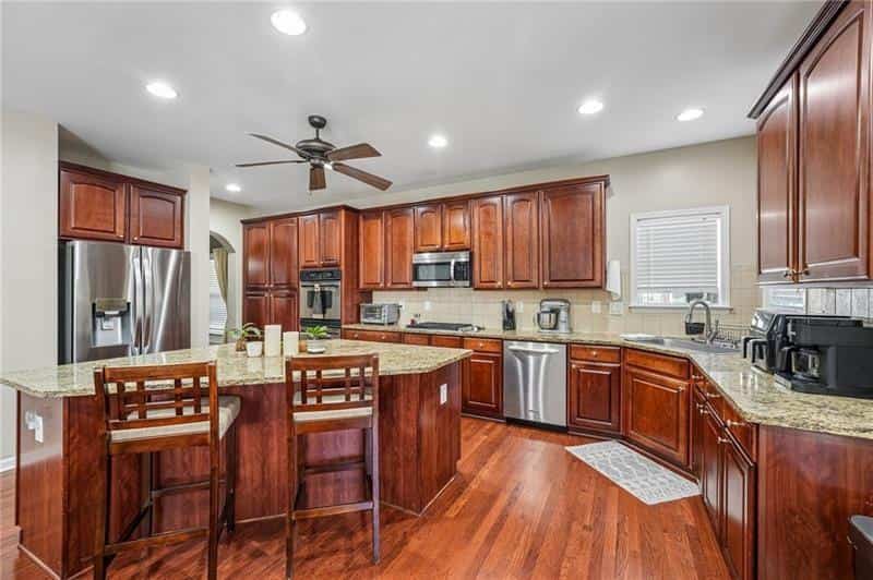 Listing photo 3