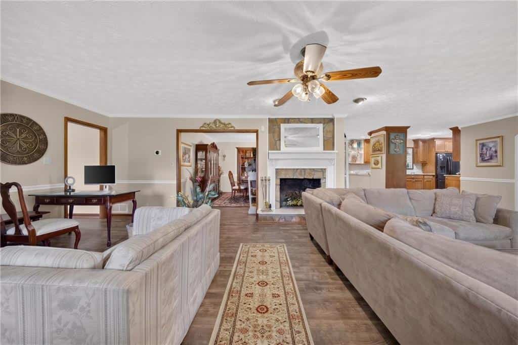 Listing photo 6