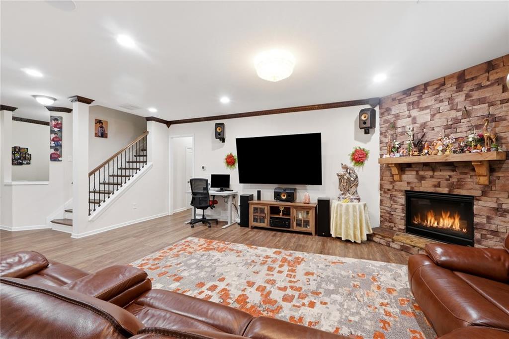 Listing photo 6