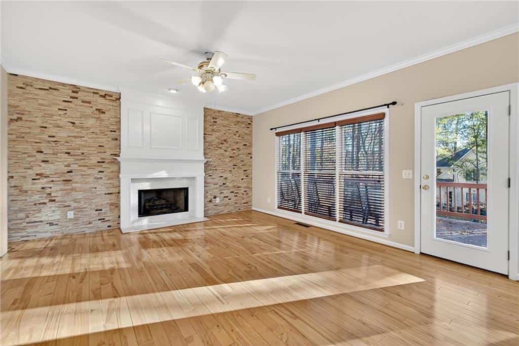 Listing photo 6