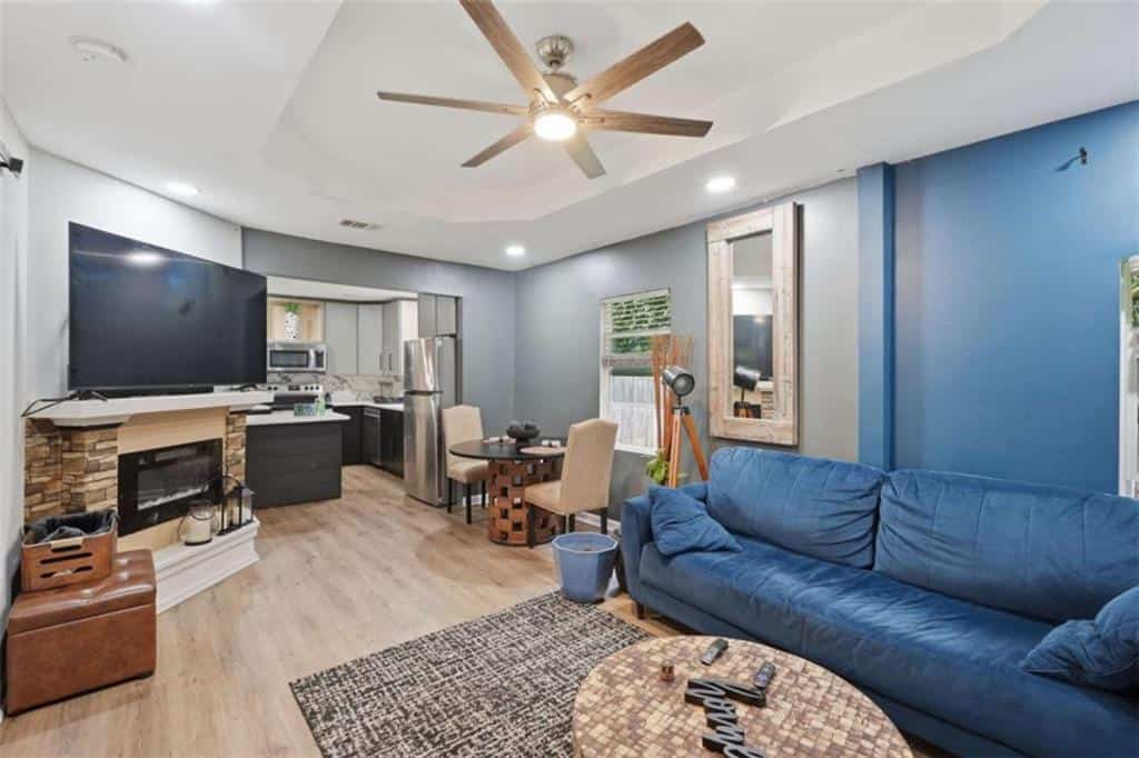 Listing photo 3