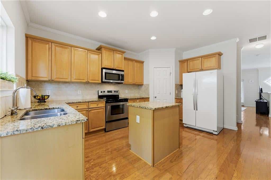 Listing photo 6