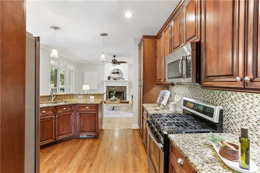 Listing photo 6