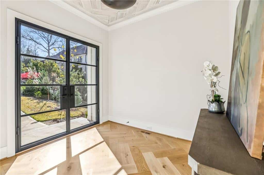 Listing photo 6