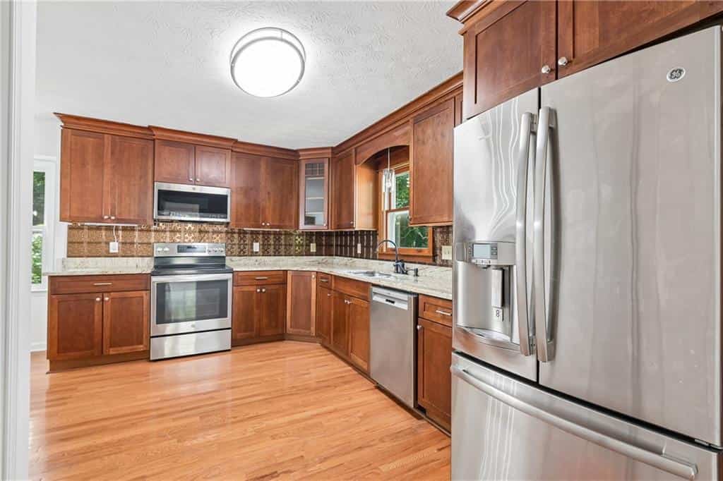 Listing photo 6