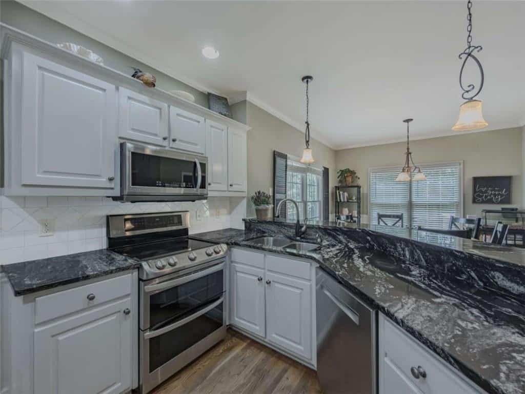 Listing photo 6
