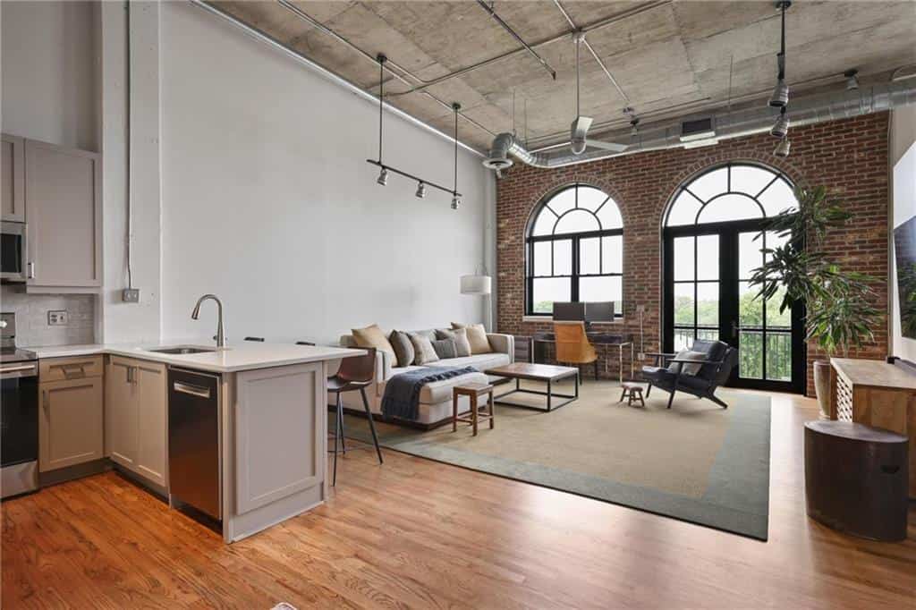 Listing photo 6