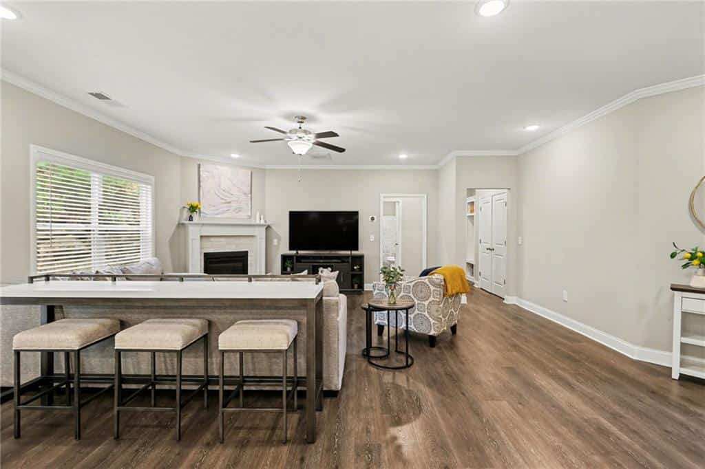 Listing photo 6