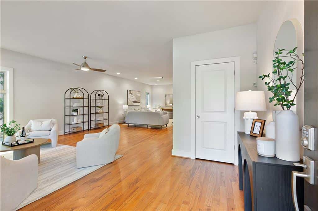 Listing photo 6