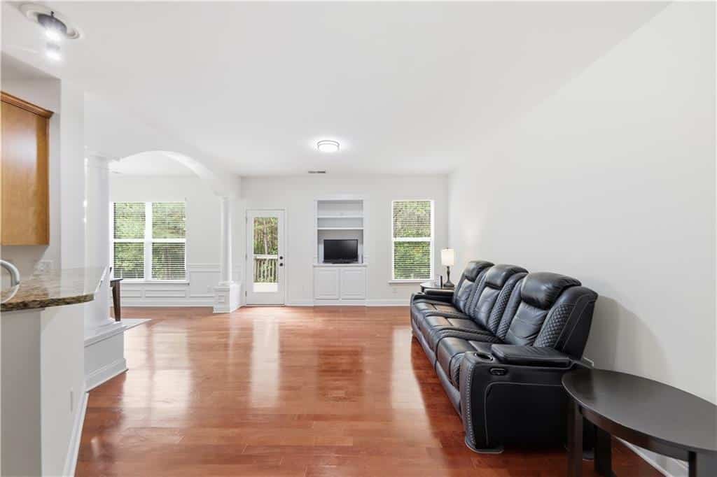 Listing photo 6