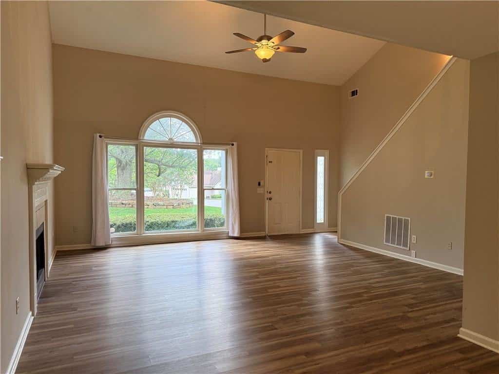 Listing photo 6