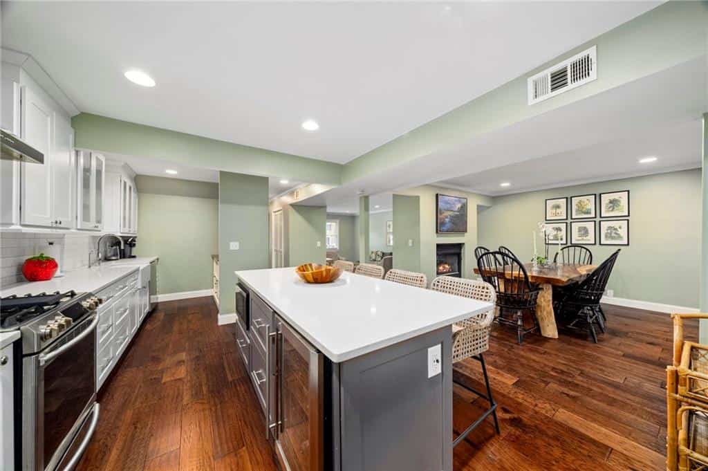 Listing photo 6