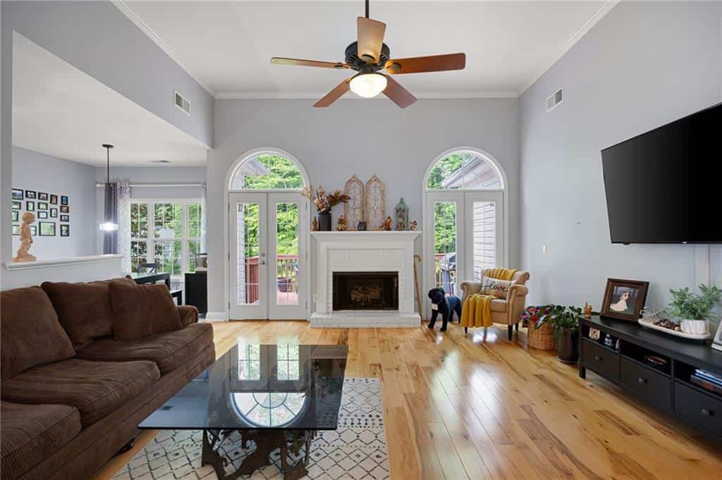 Listing photo 6