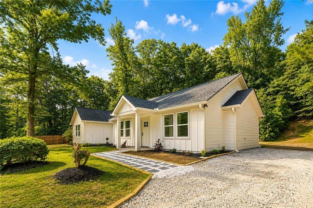 1231 Bunny Court, Loganville, GA 30052