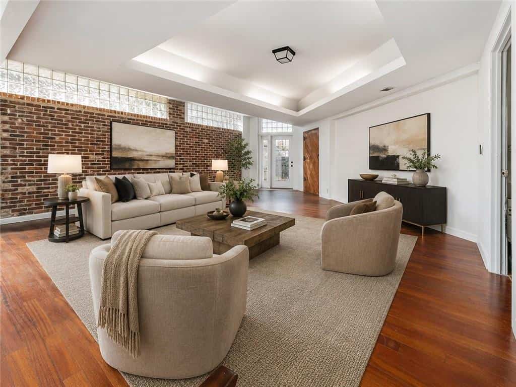 Listing photo 3