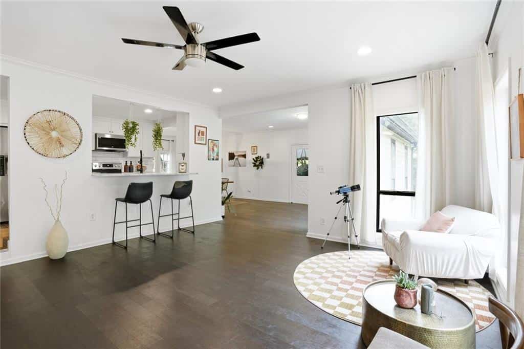 Listing photo 6