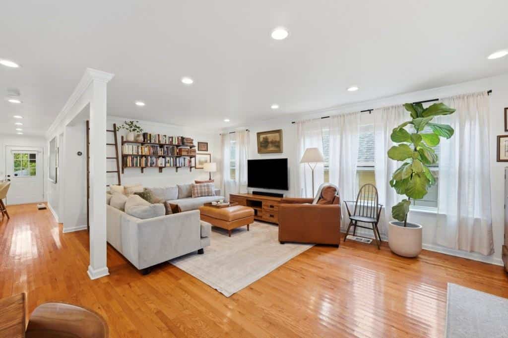 Listing photo 3