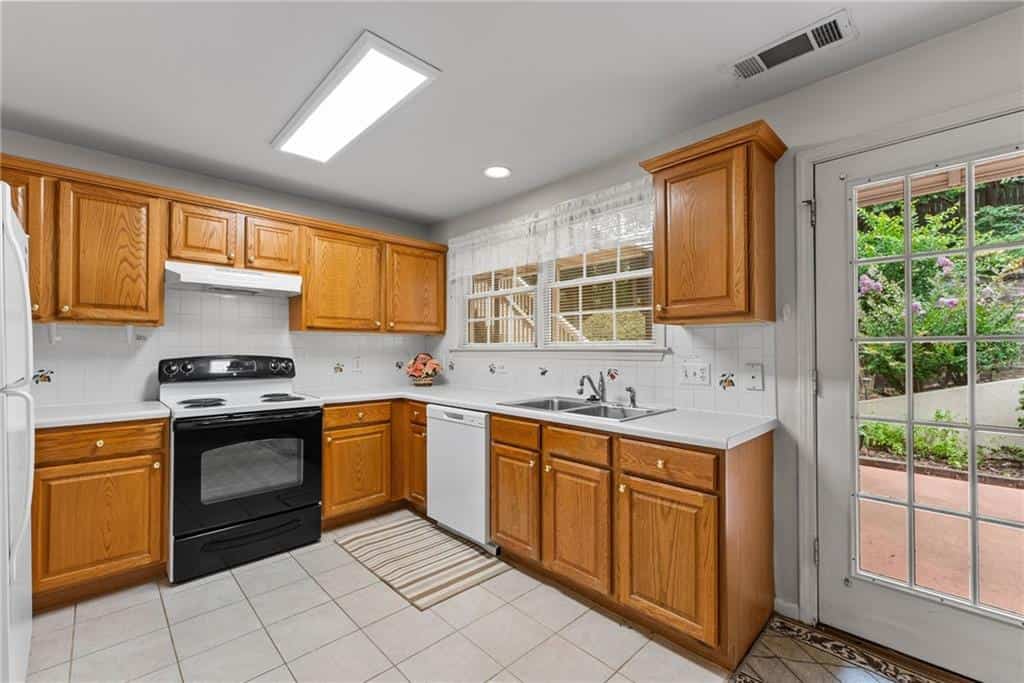 Listing photo 6