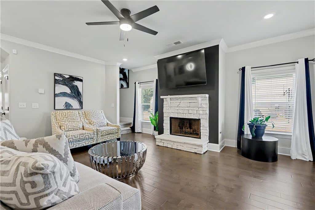 Listing photo 6