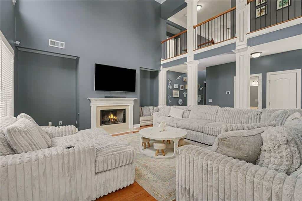 Listing photo 3