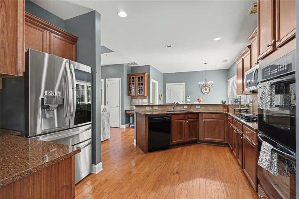 Listing photo 6