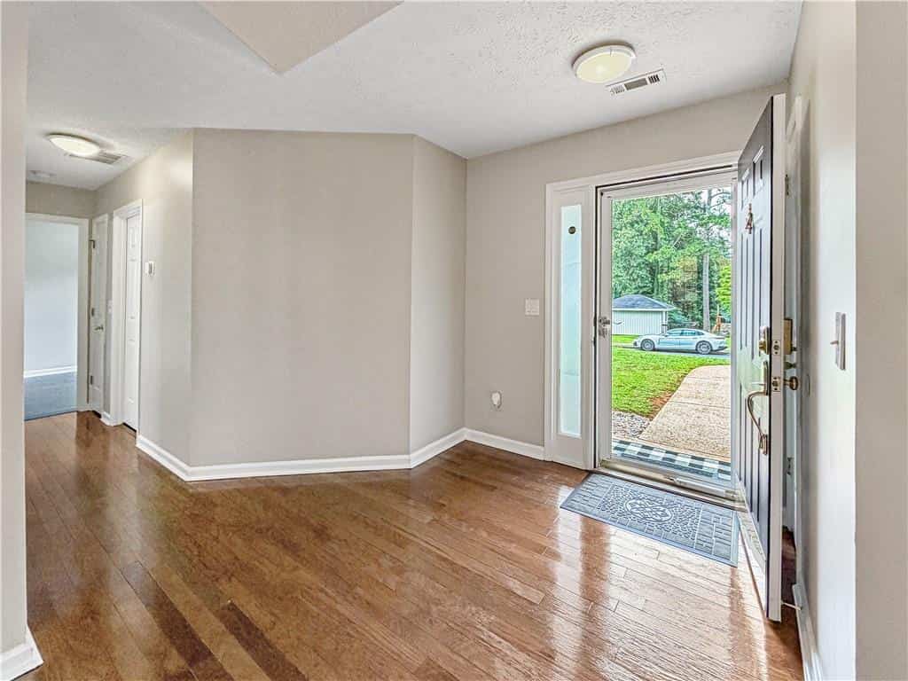 Listing photo 6
