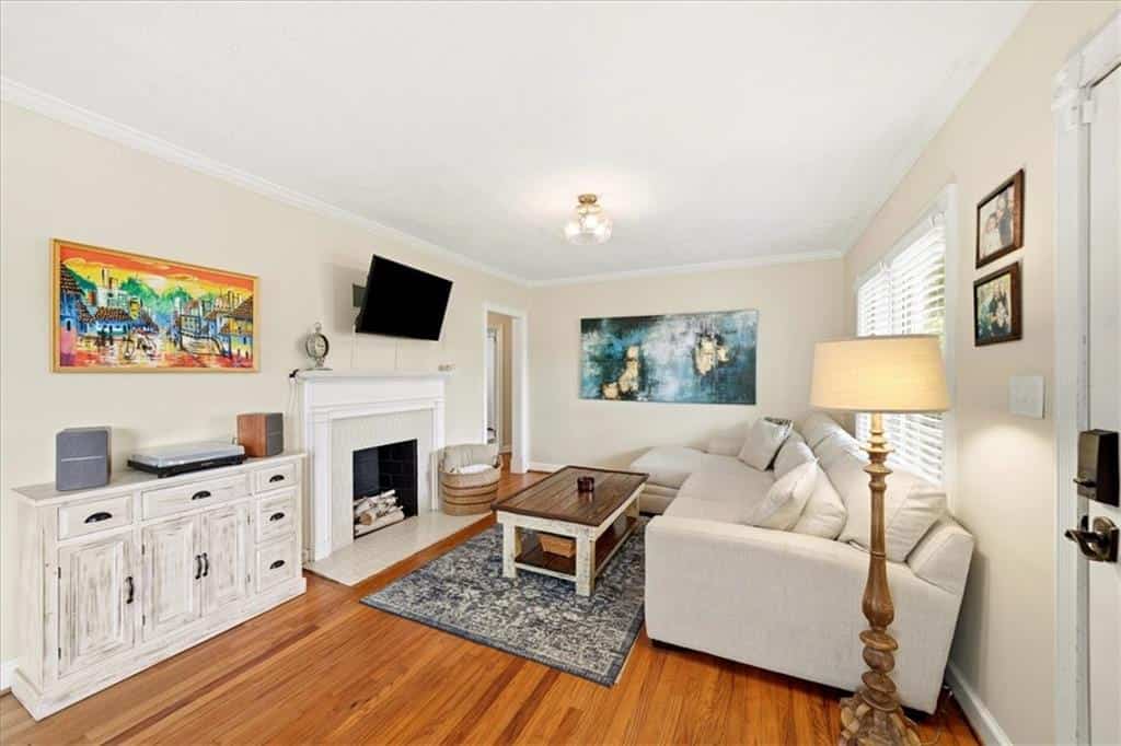 Listing photo 6
