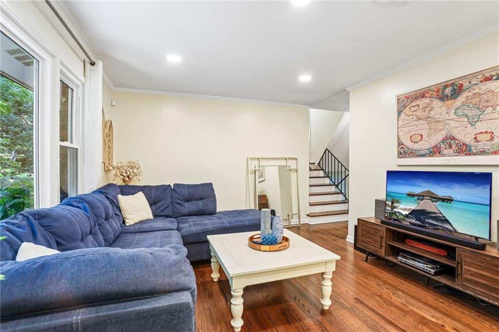 Listing photo 6