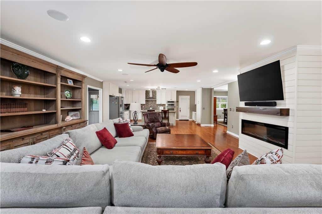Listing photo 6