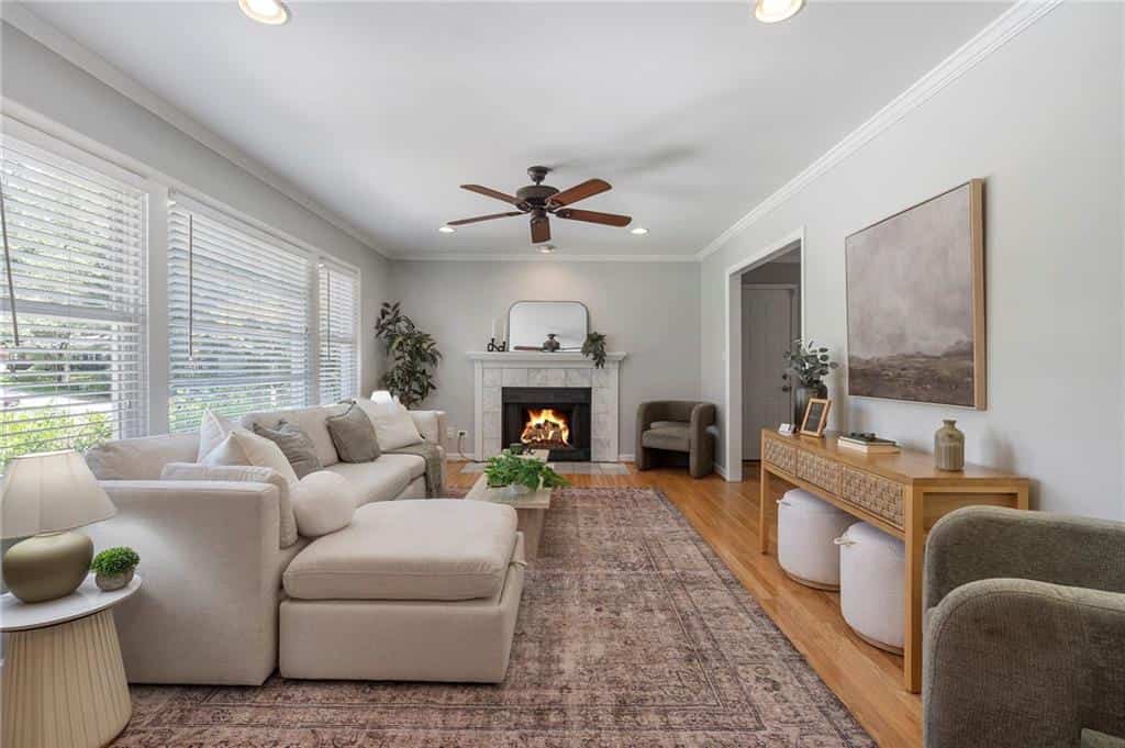 Listing photo 6