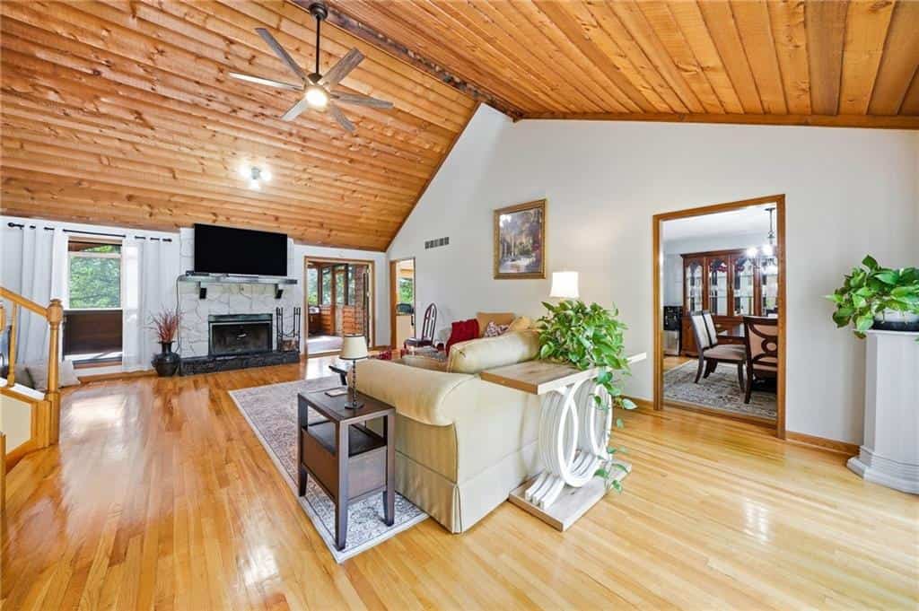 Listing photo 6
