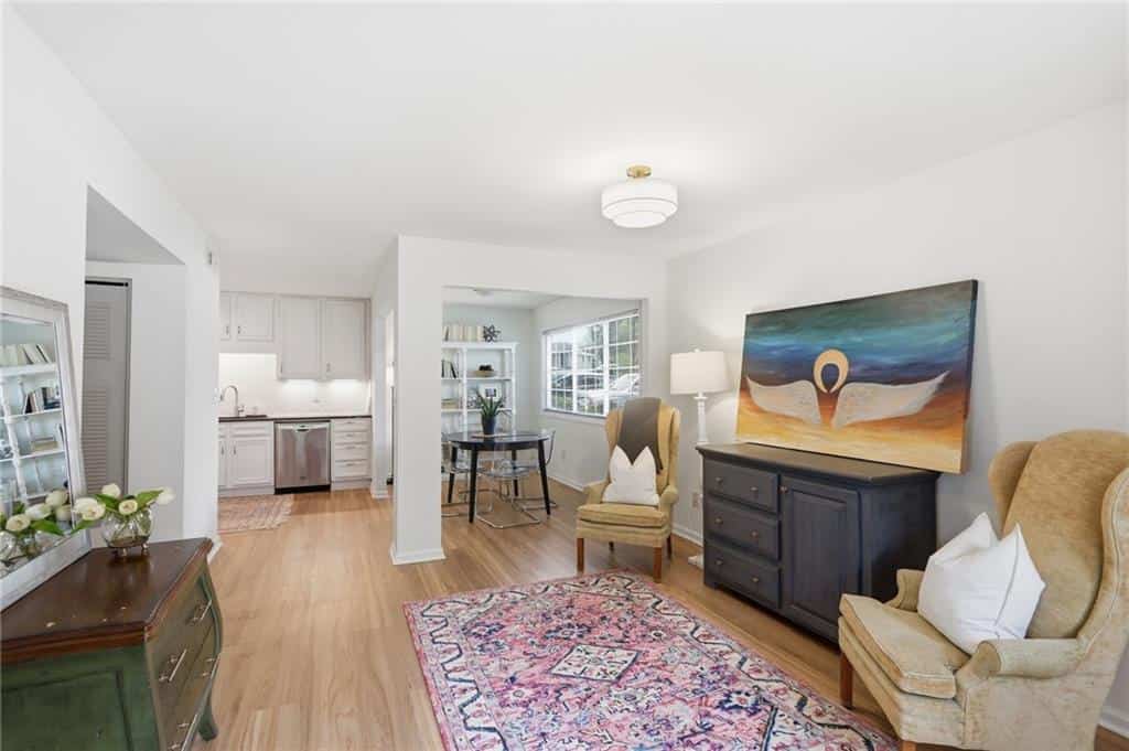 Listing photo 6