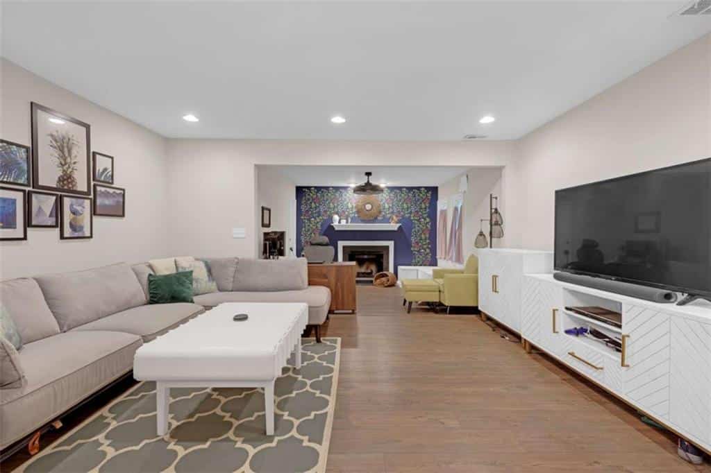 Listing photo 6