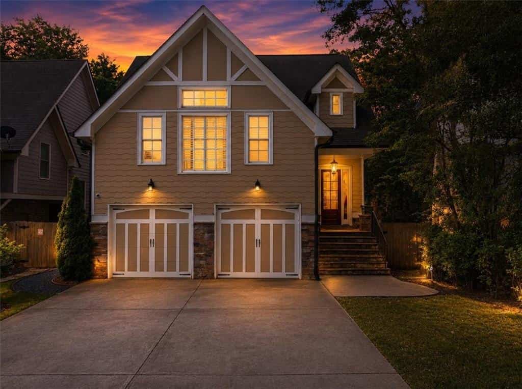 1041 Pine Grove Avenue NE, Atlanta, GA 30319