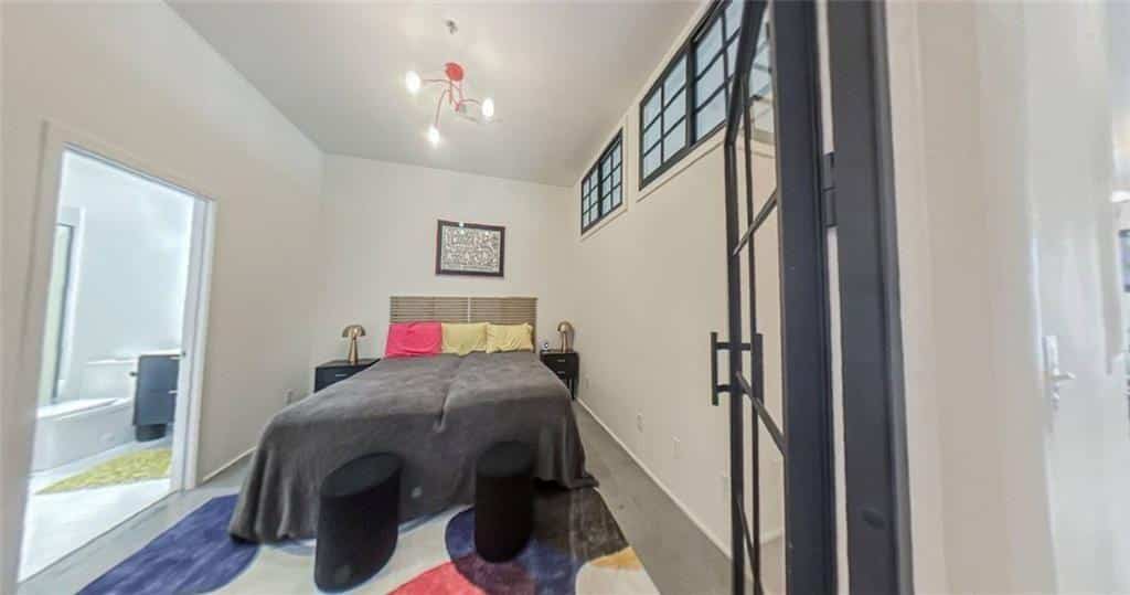 Listing photo 6