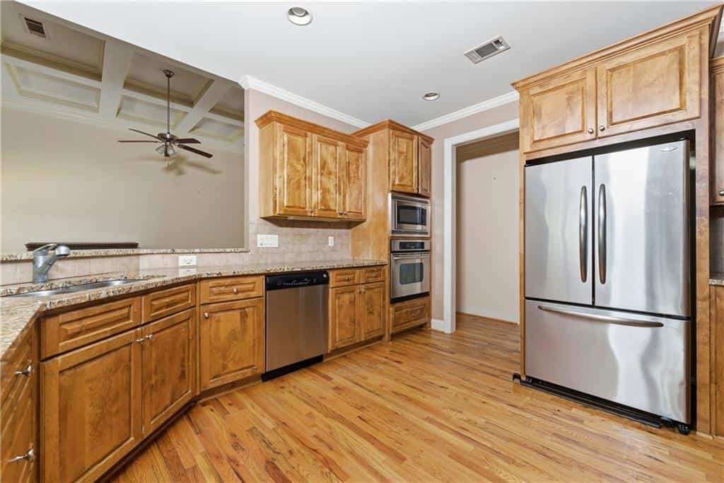 Listing photo 6
