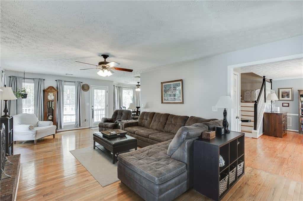 Listing photo 3