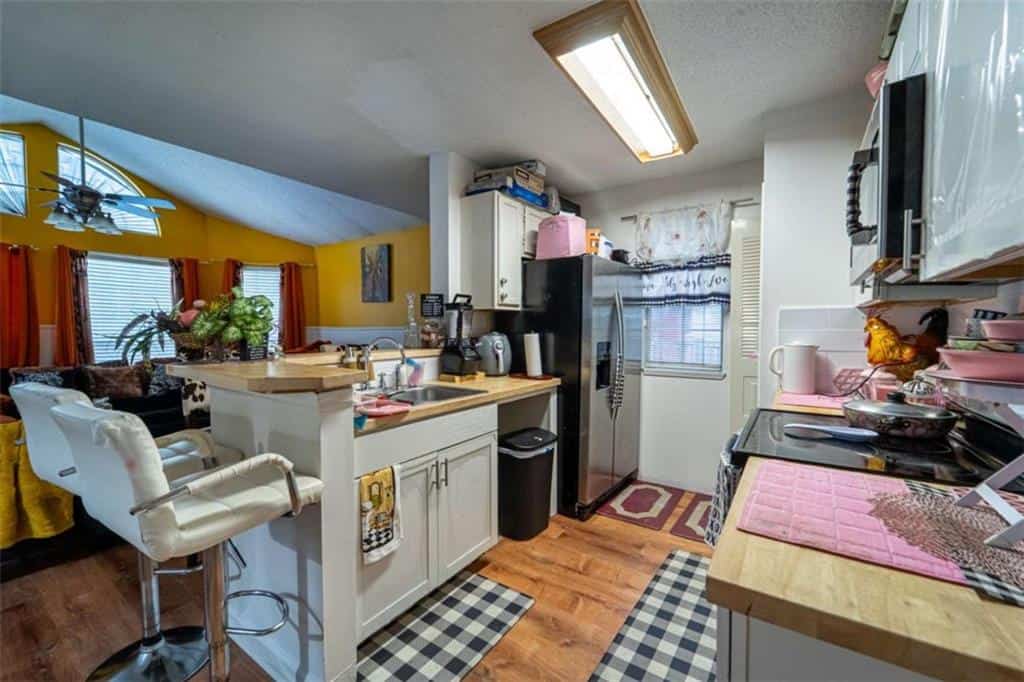 Listing photo 6