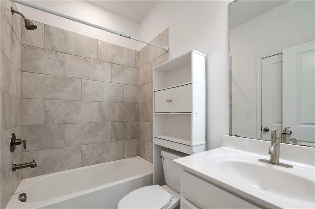 Listing photo 6