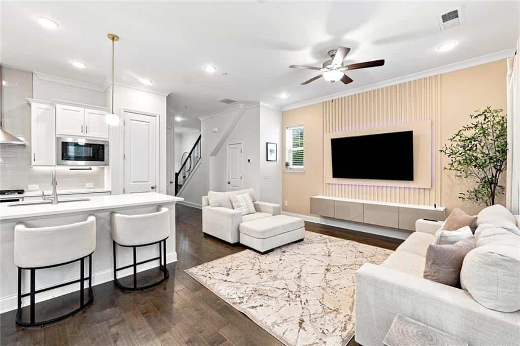 Listing photo 6