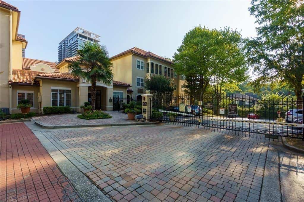 Listing photo 6